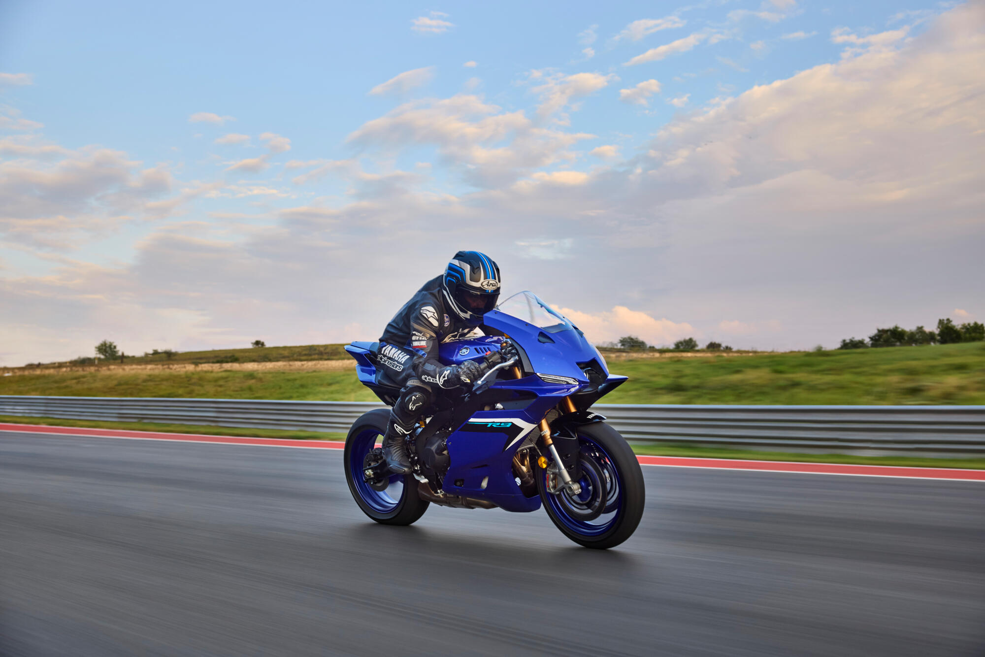 Nya R9 från Yamaha – Allt om MC